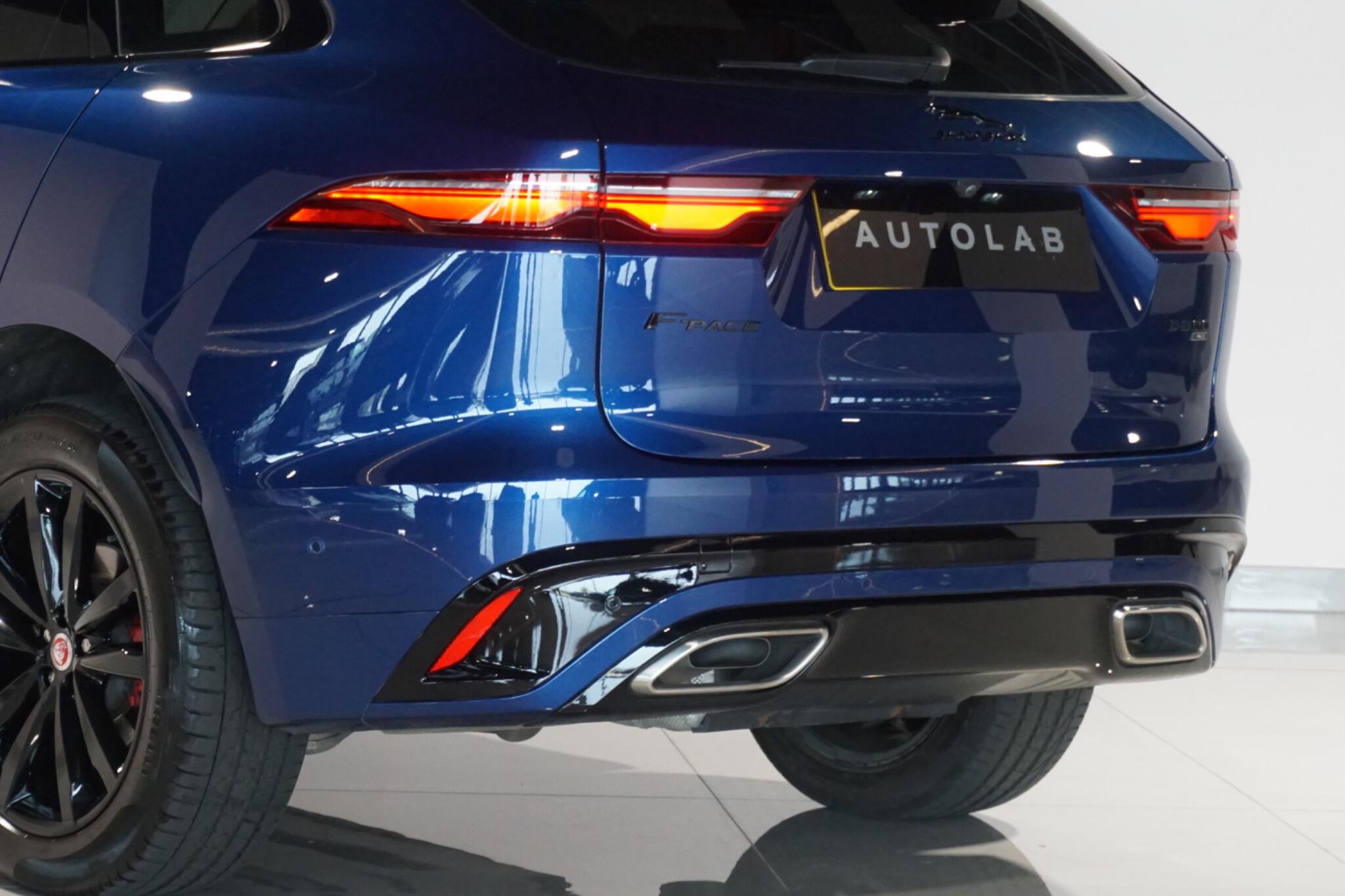 Jaguar F-PACE 3.0 D300 MHEV R-Dynamic SE SUV 5dr Diesel Auto AWD Euro 6 (s/s) (300 ps)